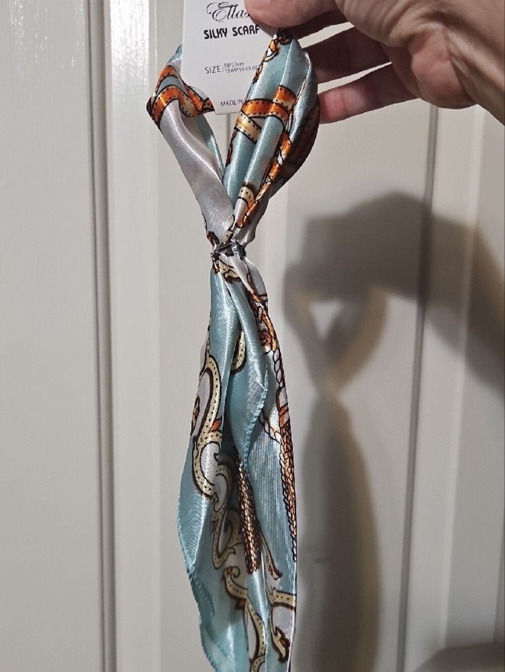 Vera Bradley  EUC Clear Cosmetic Bag with Blue Scarf & Gold Bee Keychain - Picture 5 of 6